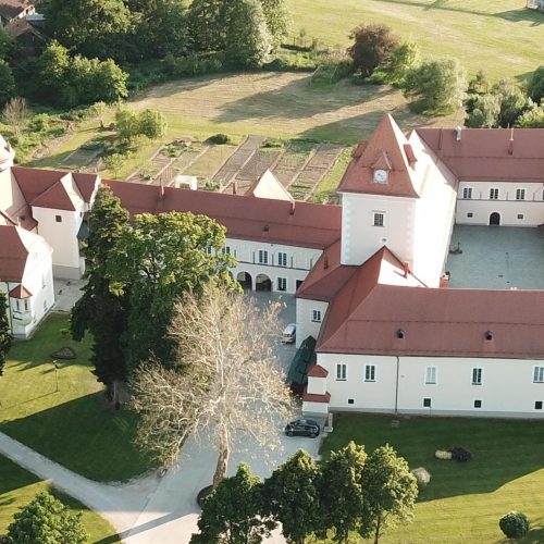 Grad Rače - Visit Ravno polje