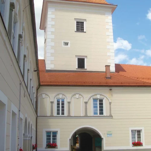 Grad Rače - Visit Ravno polje